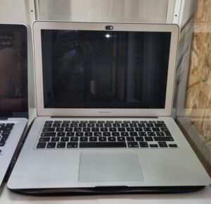 MacBook Air 13" (2013) con custodia macOS High Sierra 23 IMG_20260706_091420