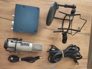 Set per Podcast AudioBox USB + Microfono + Pop Filter 24 IMG_20260722_170317