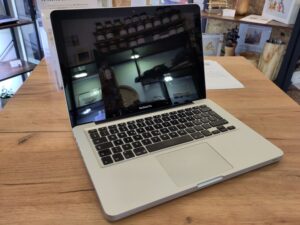 Apple MacBook Pro 13" Mid 2012 12 MAIN