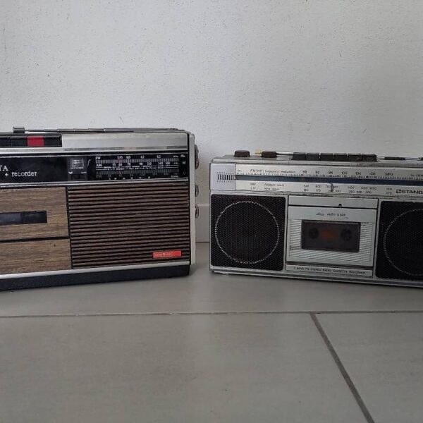 Lot de 2 radios vintage d'époque à vérifier / non testées